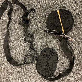 Step split strap with lightweight carbine for setting up hammock
