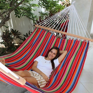 Mexico Red hammock comes in the most beautiful colors with 140 cm wooden spreader bars. No. VTQ487/140